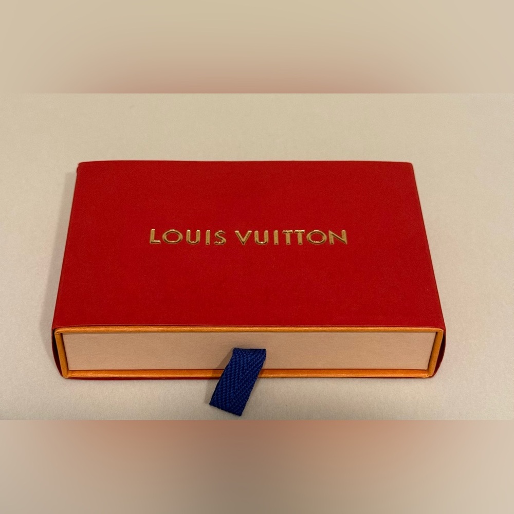 Louis Vuitton Box with ribbon and papers - Picture 5 of 5
